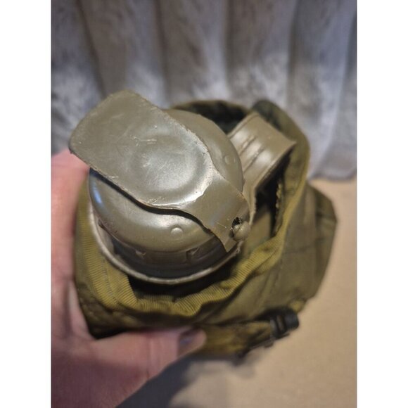 US MILITARY OD GREEN WATER CANTEEN AND COVER USED - Picture 2 of 3